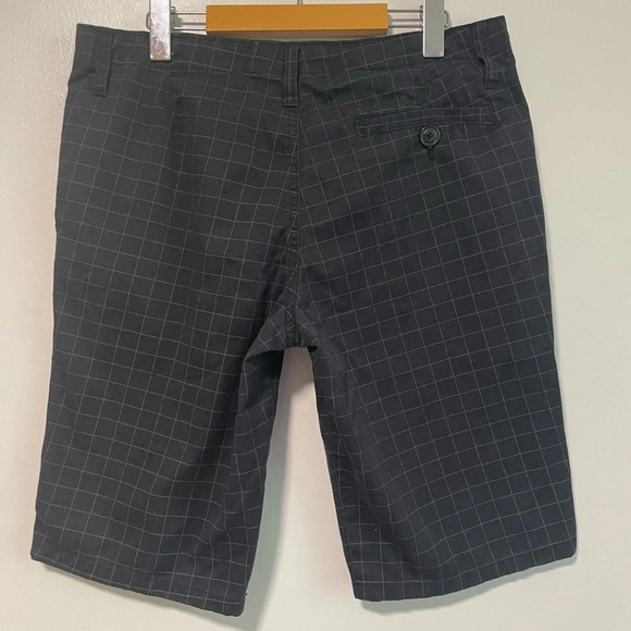 Urban Basics Black & White Grid Pattern Classic Flat  Front Shorts - 32 - Picture 7 of 8